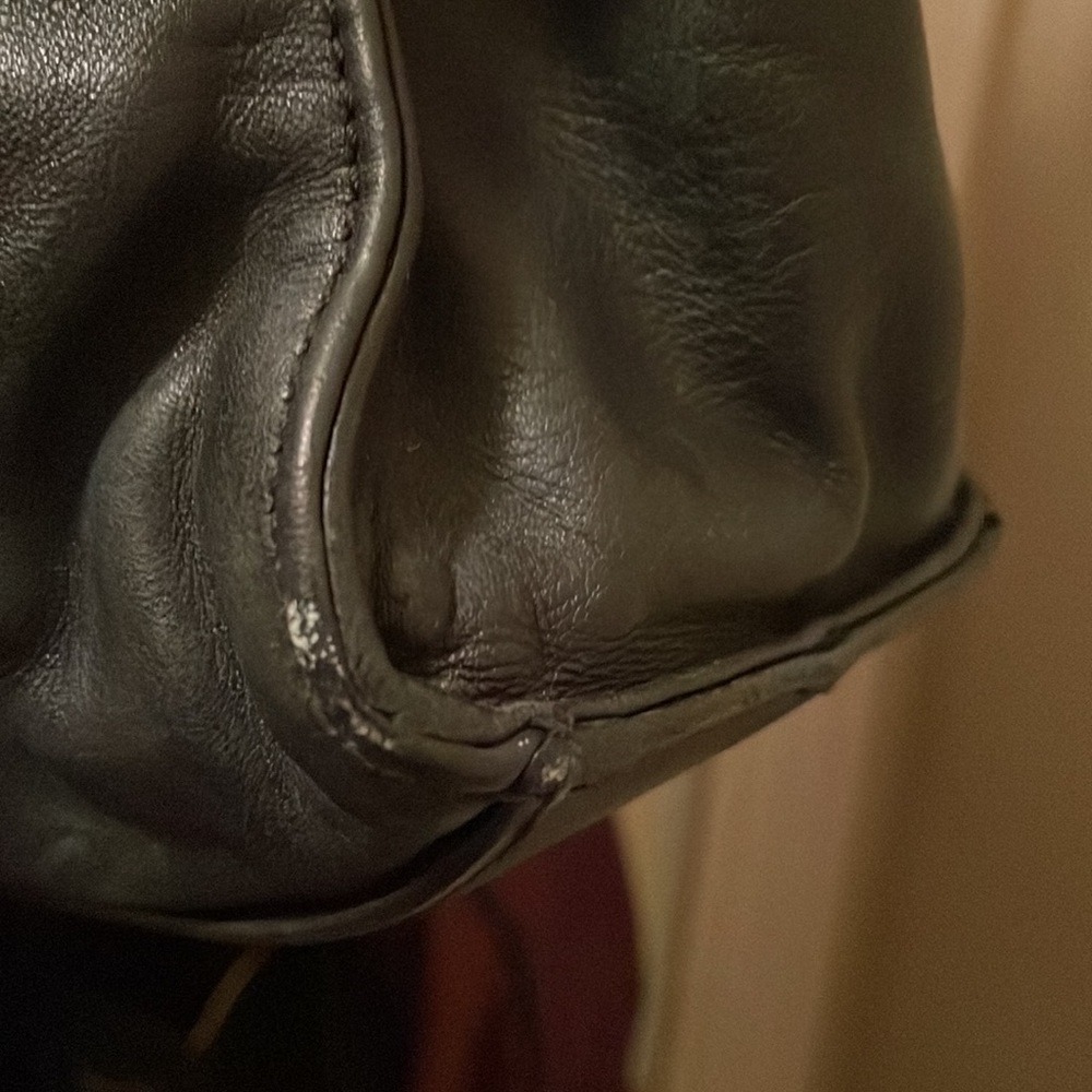 Vintage lamb skin leather Authentic Chanel tote - Picture 15 of 15